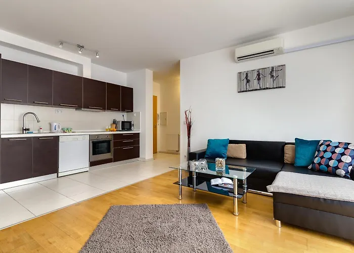 Quality Point 0-24 Reception 4* بودابست