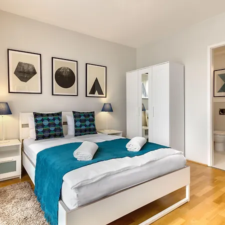 Quality Point 0-24 Reception Lejlighedshotel 4*