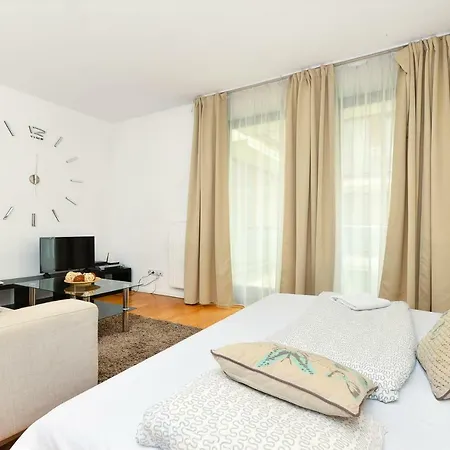 Aparthotel Quality Point 0-24 Reception